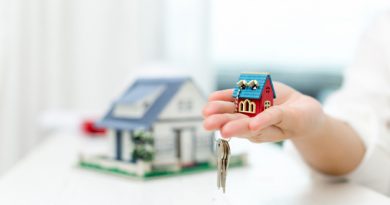 Real estate agent with house model keys